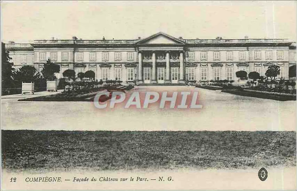 Compiègne — Facha da Casa da Corte no Parque — N. G. - Frente