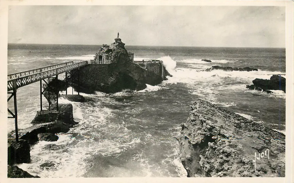 Biarritz (Basses-Pyrénées) — Le rocher de la Vierge — Éditions d'Art, Paris - Recto