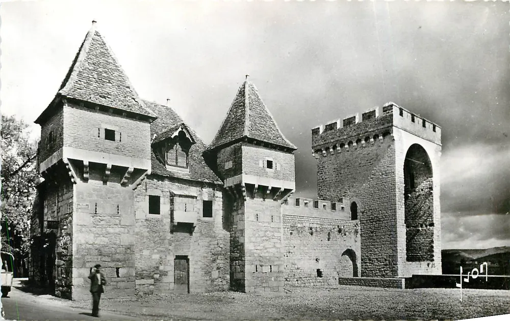 Cahors (Lot) — La barbacane (XVe s.) et tour des Pendus — Éditions d'Art, Paris - Recto