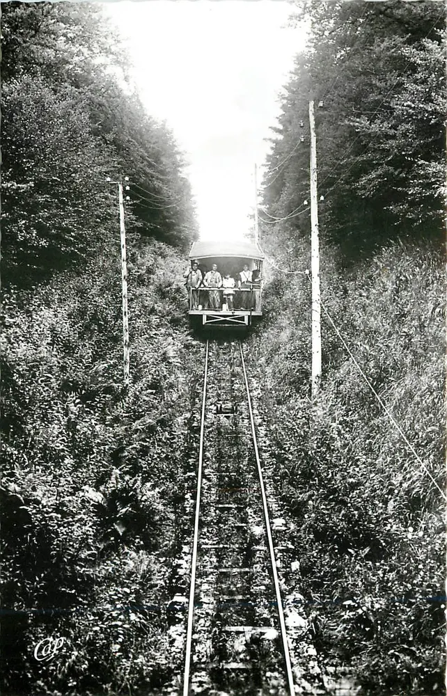 Le Mont-Dore — O Funicular do Capucino — C.A.P., 44, rue Laënnec, Paris (15e) - Frente