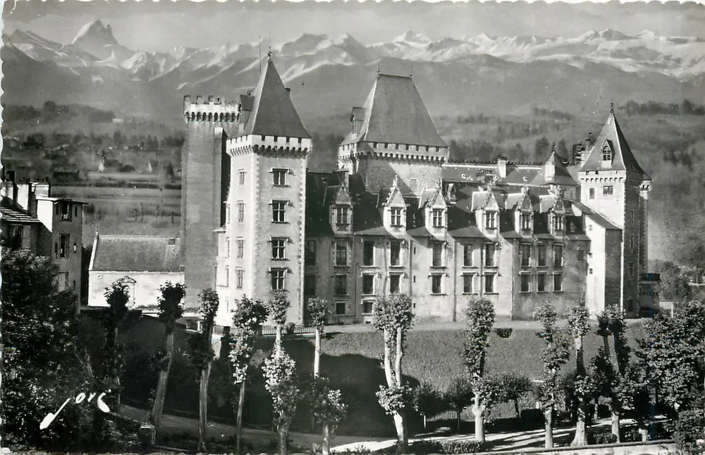 Schloss Pau — Ansicht mit den Pyrenäen — Ed. JOVE Pau (B.-P.) - Vorderseite