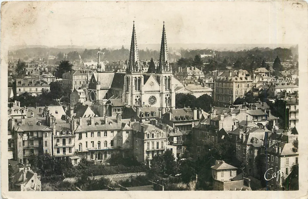 Pau — Vista em direção à Igreja de São Jacó — C.A.P. Paris - Frente