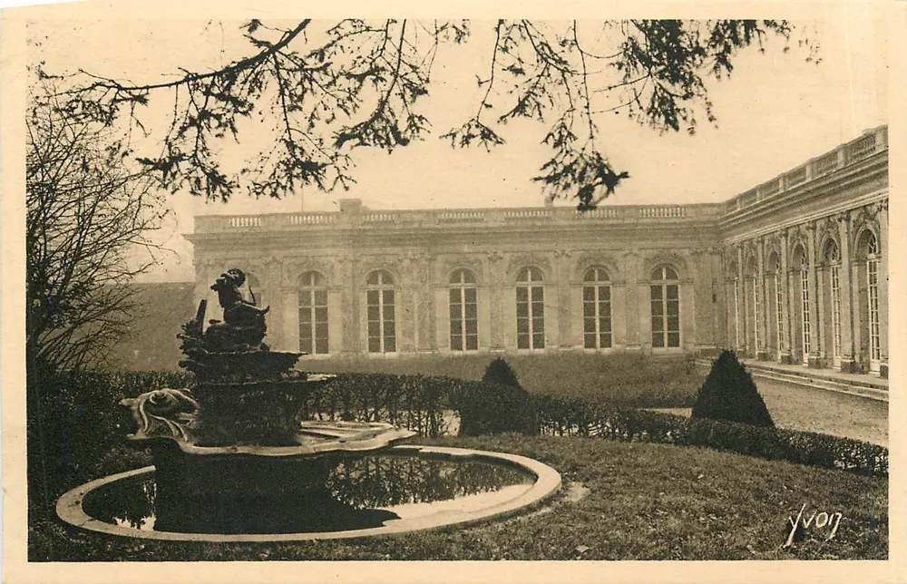 Palais du Grand Trianon — détail — Les Éditions Yvon, n°26 - Recto