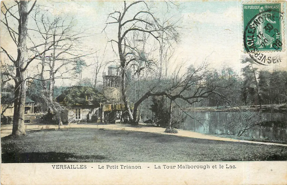 Versailles - Der Petit Trianon - Die Malborough-Turm und der See - Vorderseite