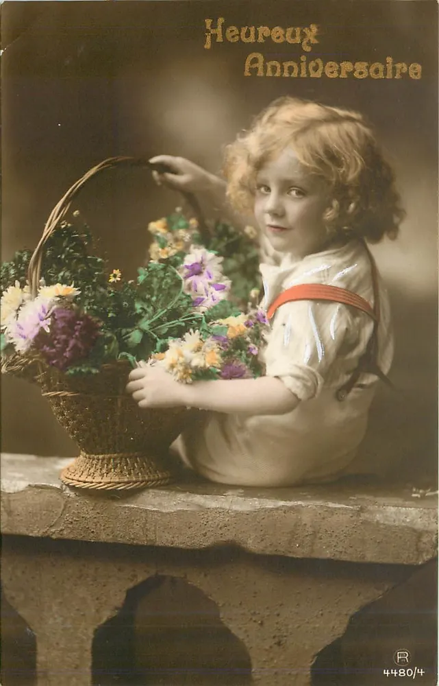 Niño con cesto de flores — Feliz cumpleaños — R 4480/4 - Anverso