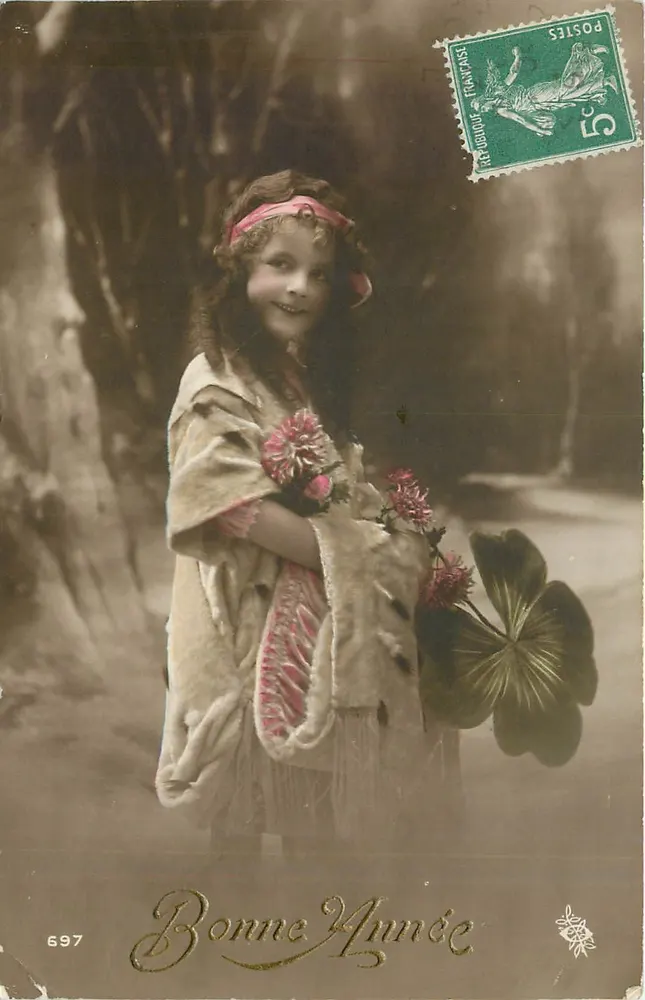 Meisje met een bos bloemen en een vierblad — Gelukkig Nieuwjaar — onbekende uitgever, n° 697 - Voorkant