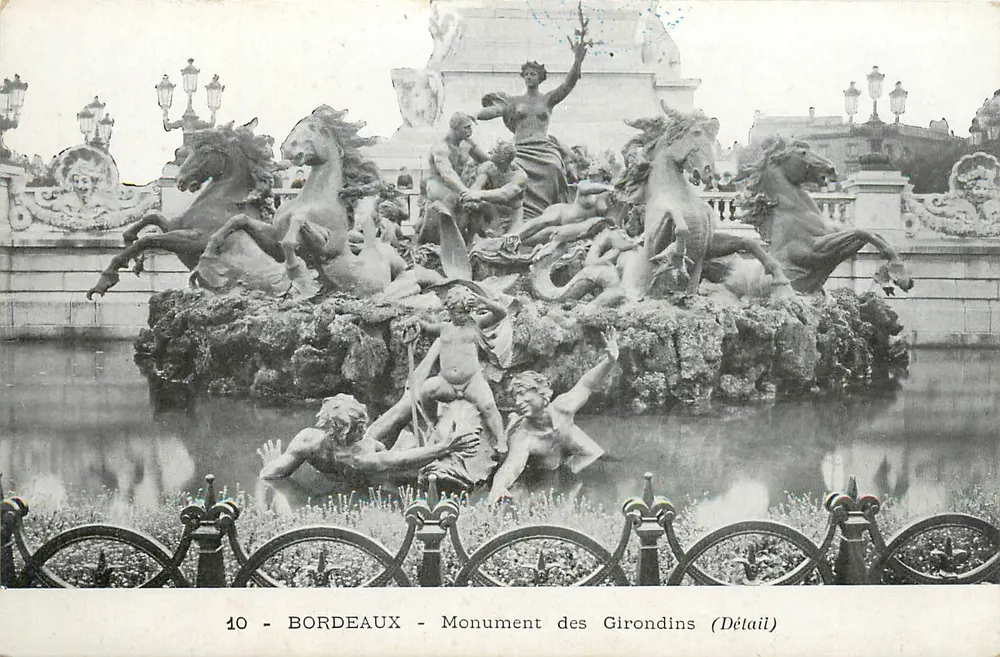 Bordeaux - Monumento de los Girondinos (Detalle) — detalle de la fuente con caballos y figuras talladas — editor no identificado, n° de serie 10 - Anverso
