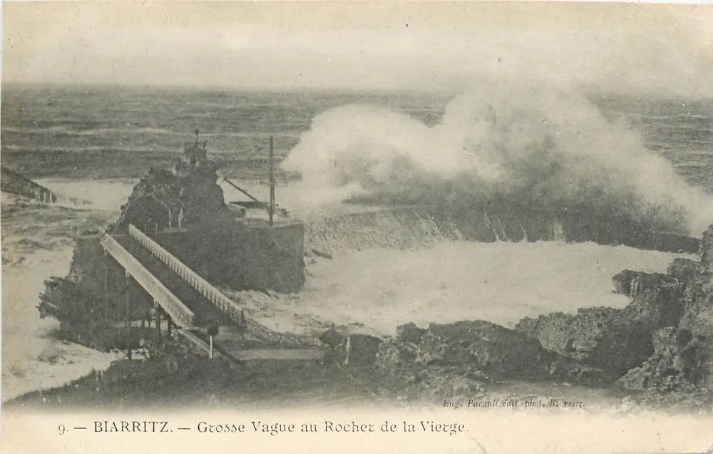 Biarritz — Grosse Vague au Rochet de la Vietge — Eug. Pacanil, phot. Biarritz - Recto