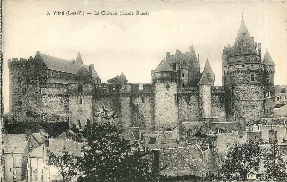 Vitré (Il-et-V.) — The Castle (West Facade) - Front