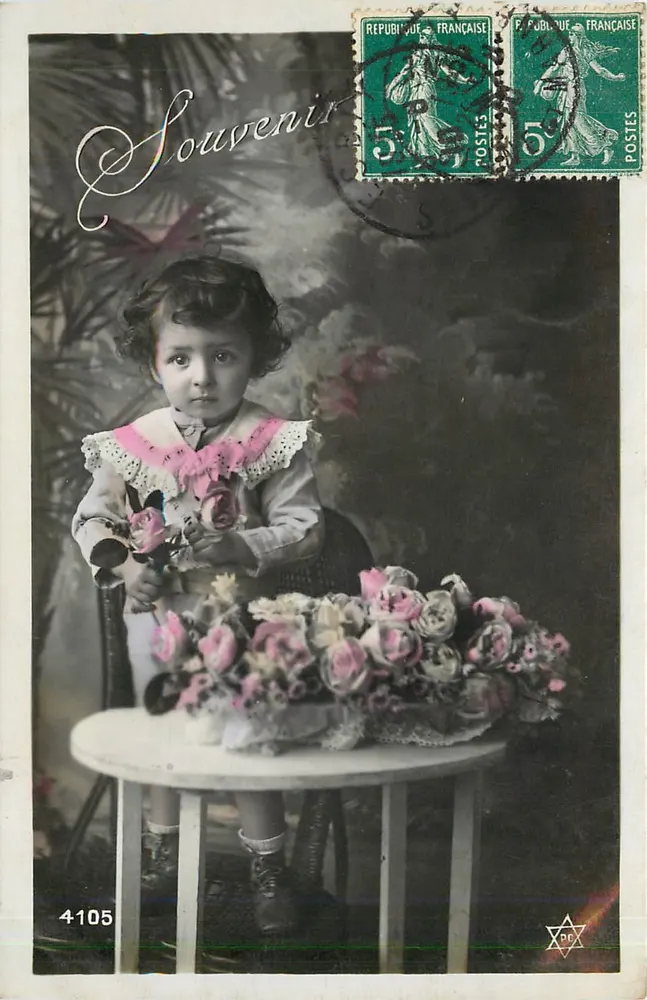 Menina com buquê de rosas — Lembrete — Editor desconhecido, n° 4105 - Frente