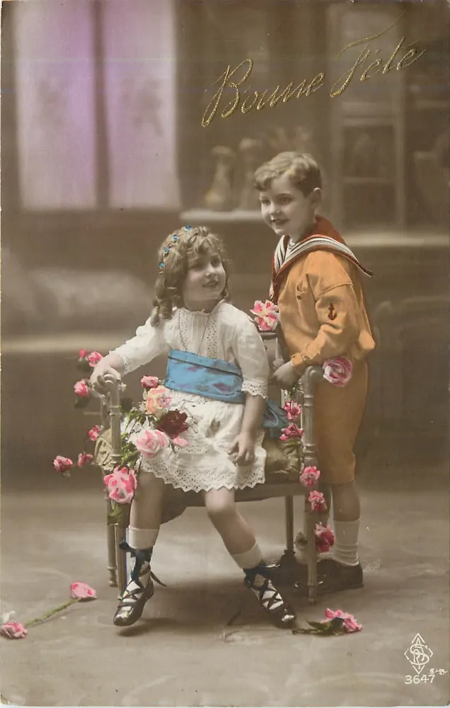 Dzieci w strojach festynowych — Szczęśliwego święta — wydawca S.D. n° 3647 - Awers
