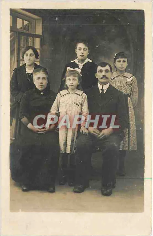Família — retrato em estúdio — editor desconhecido - Frente