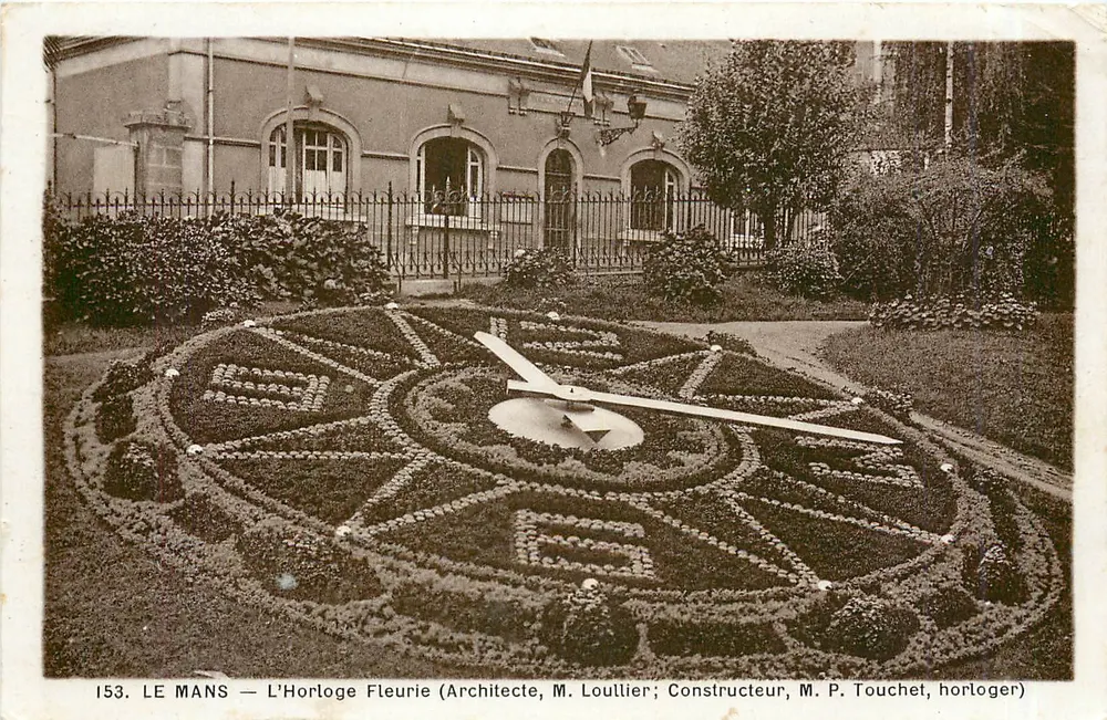 Le Mans — A Relógio Florido — Arquiteto, Sr. Loullier; Construtor, Sr. P. Touchet, relógio - Frente