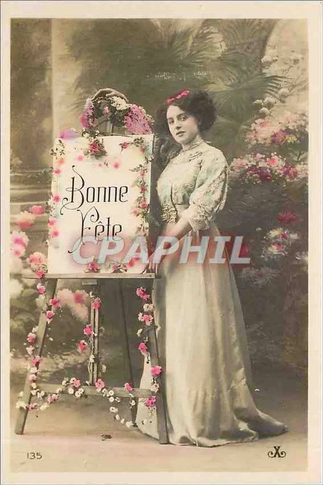 Femme en robe élégante — carte de vœux 'Bonne Fête' — éditeur inconnu, n° 135 - Recto