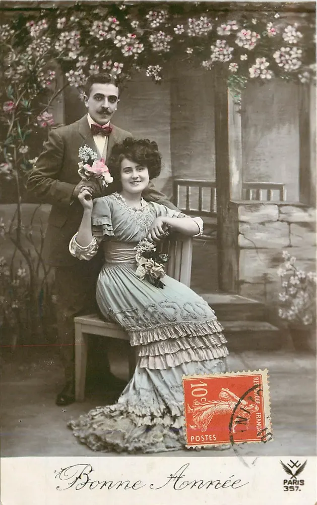 Casal ao ar livre — sob cerejeiras em flor — editor Paris 357 - Frente