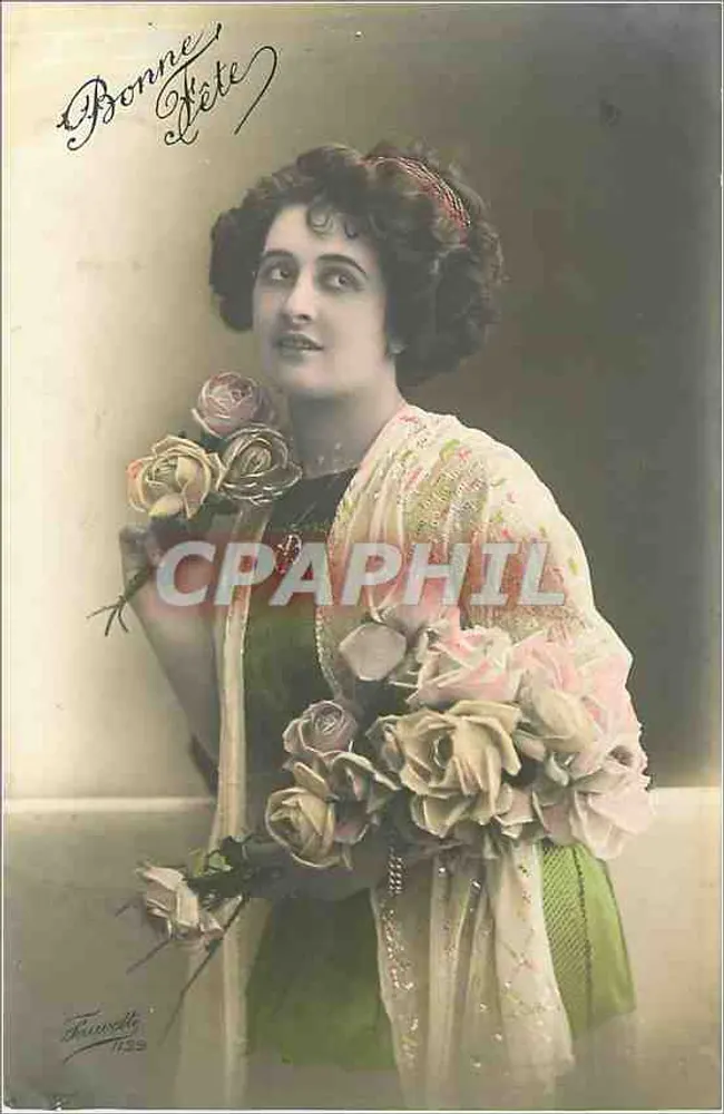 Femme tenant un bouquet de roses — Bonne Fête — Frinvelle, n°129 - Recto
