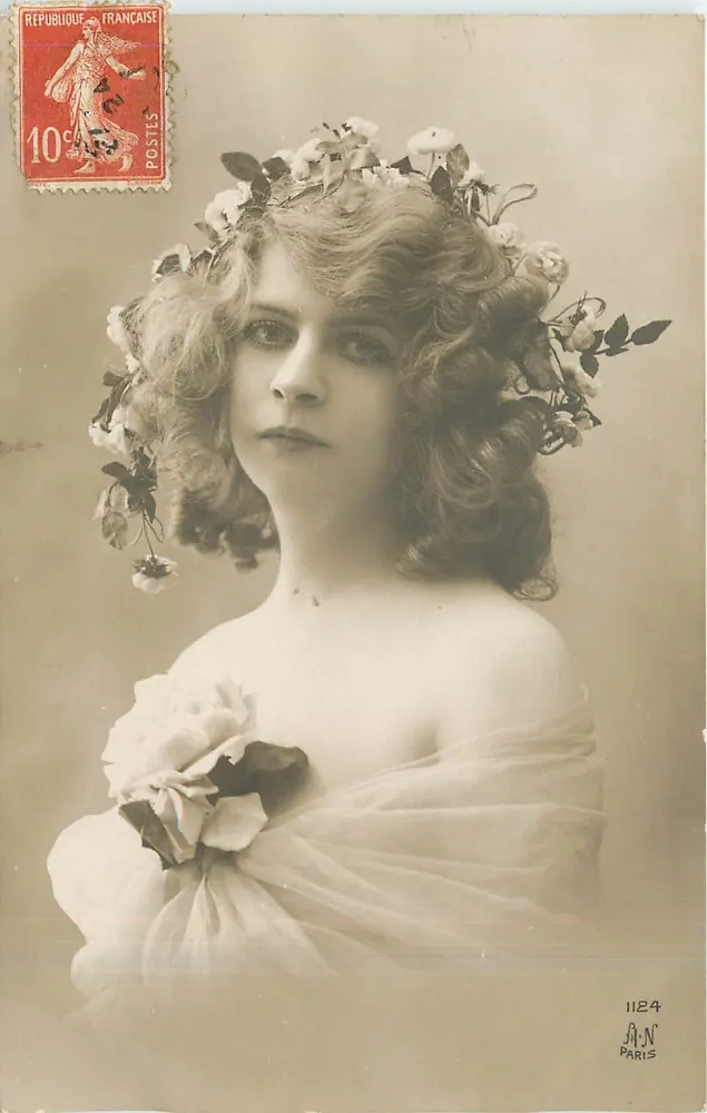 Jovem mulher com coroa de flores — retrato — A.N. Paris, n° 1124 - Frente