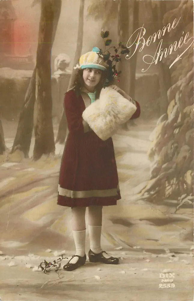 Menina em traje de inverno em floresta nevada — Boa Ano — DIX PARIS 2559 - Frente