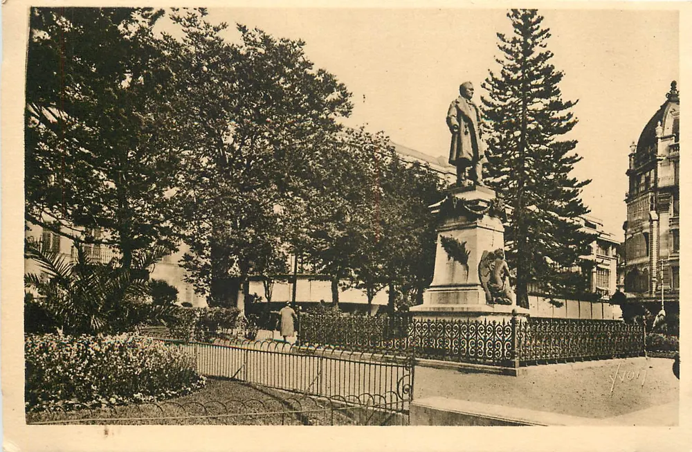 Nancy — Statue und Place Thiers — Éditions d'Art Yvon, Paris - Vorderseite
