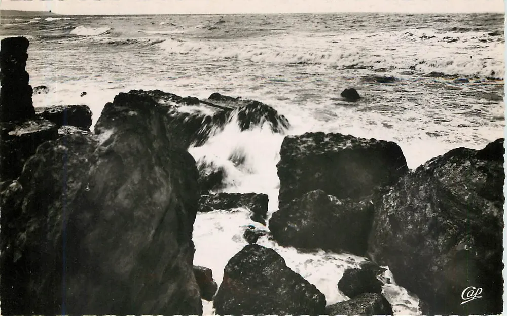Cap — Roches et vagues — Cap - Recto