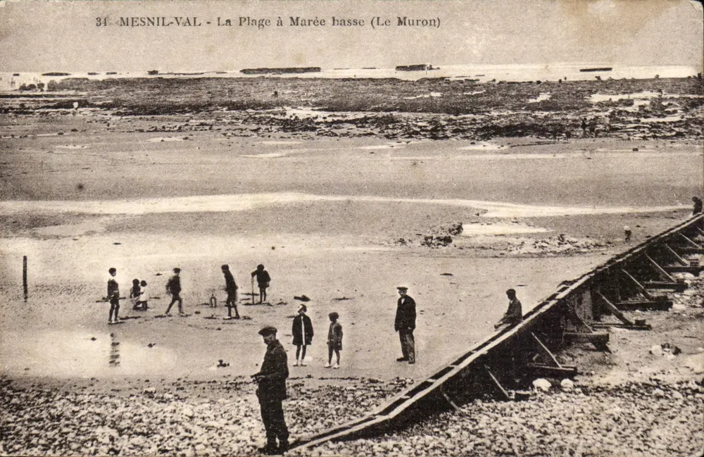 Mesnil-Val - A Praia com Maré Baixa (Le Muron) — editor não identificado, n° 34 - Frente