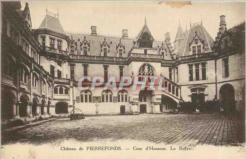 Castillo de PIERREFONDS — Paseo de Honor. La Campana. - Anverso