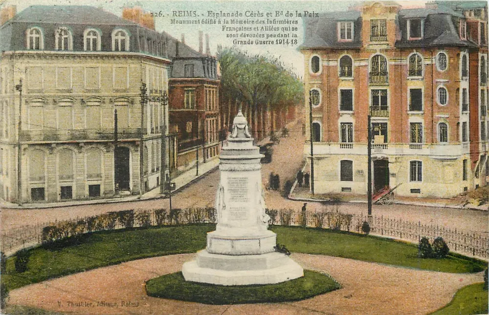 Reims - Esplanade Cérès y Bé de la Paix — Monumento a las Enfermeras Francesas y Aliadas 1914-18 — V. Thuillier, Editores, Reims - Anverso