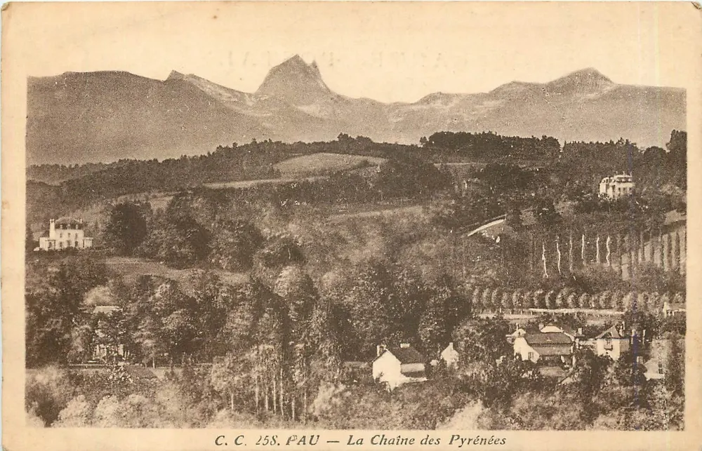 A Cadeia dos Pirineus — Pau — C.C. 258 - Frente