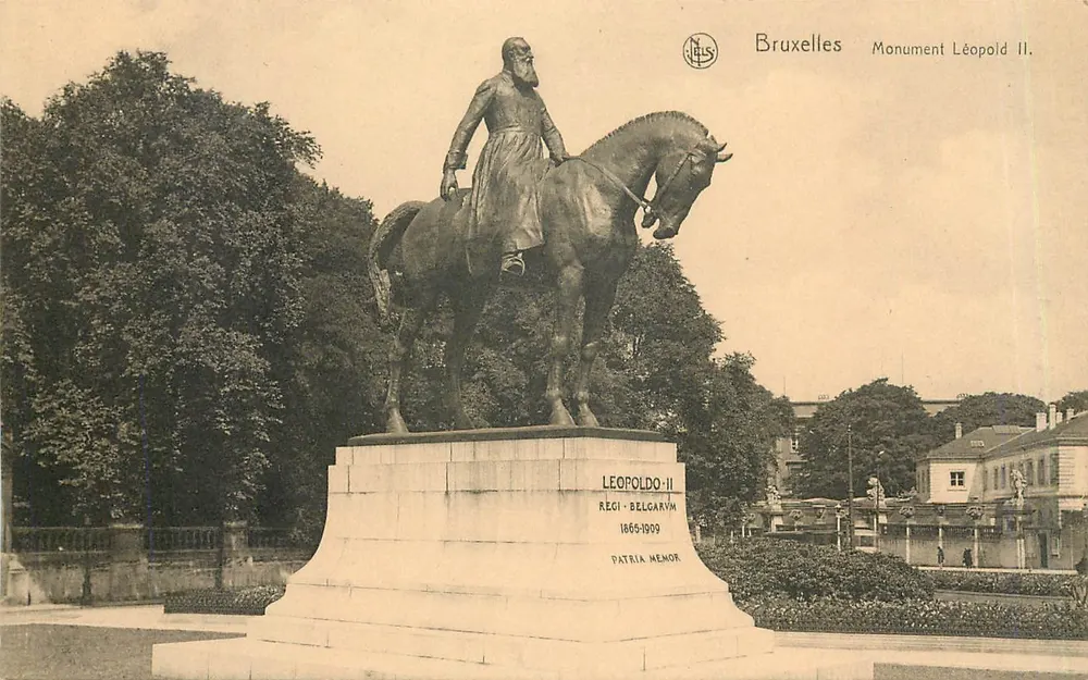 Bruxelas - Monumento a Léopoldo II — editor Ern. Thill, série 1, n° 155 - Frente