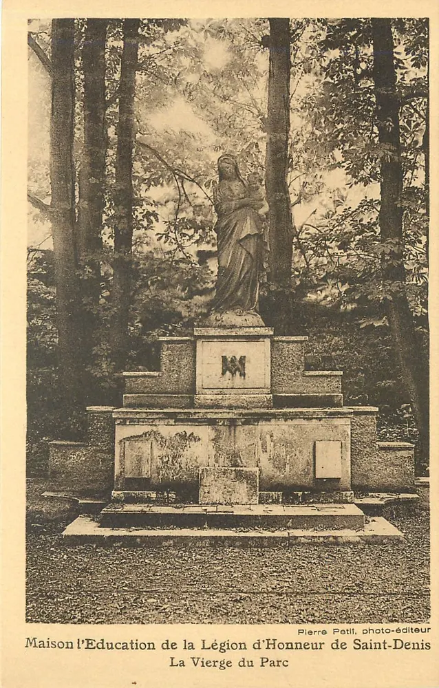 Die Jungfrau vom Park — Ehrenlegions Bildungshaus in Saint-Denis — Pierre Petit, Fotoverlag - Vorderseite