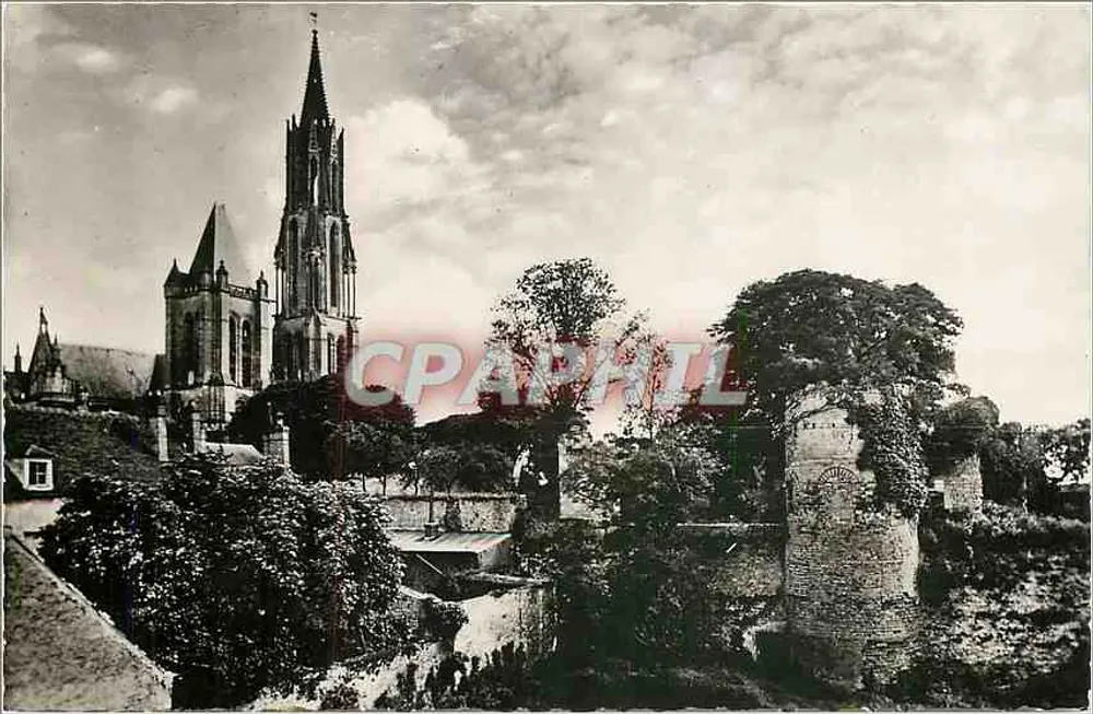 Senlis (Oise) — Ruinas del antiguo castillo y la catedral — R. Gallais, Artisan, Aueil Malmason - Anverso