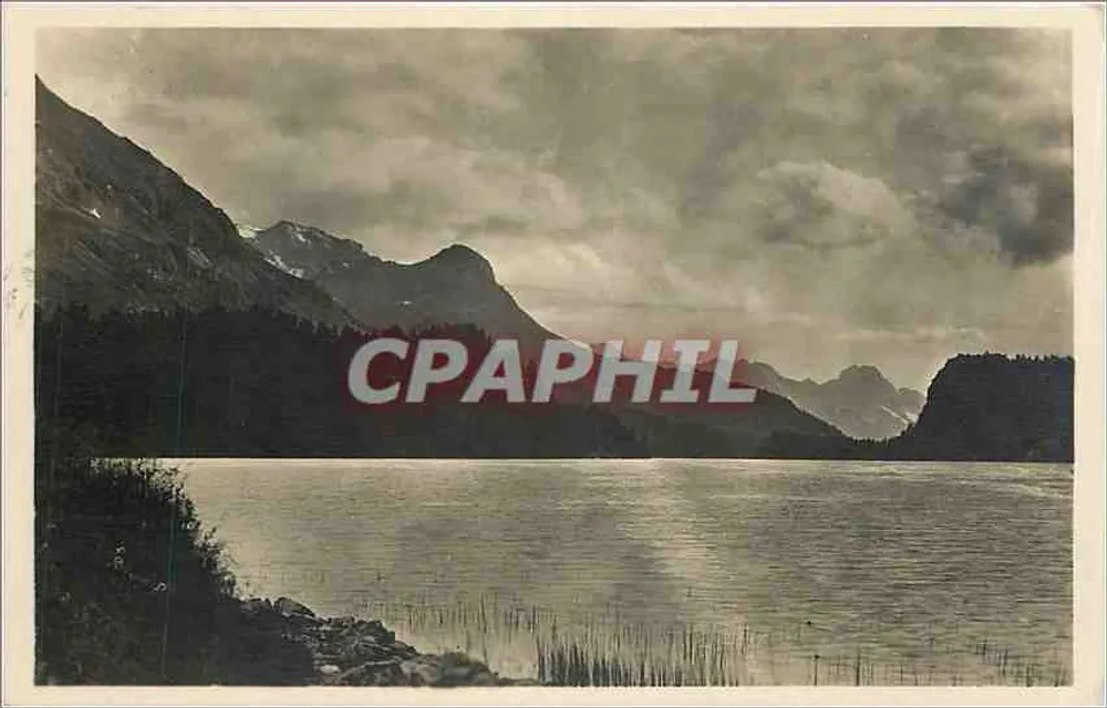 Lago de Silsersee — vista alpina — editor não visível - Frente