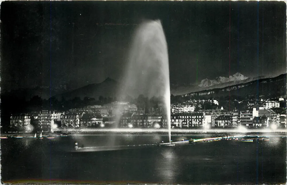 Genève — Jet d'eau illuminé (120 m) et le Mont Blanc (4810 m) — Éditions Jaeger Genève, n° 7012 - Recto
