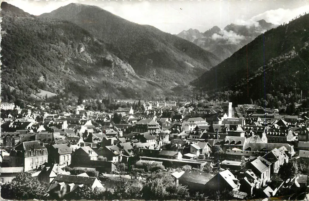 Luchon (H.-G.) — Allgemeiner Blick — Im Hintergrund der Hafen von Vénasque — Édit. JOVE - Paul Billier - Estimation - Vorderseite