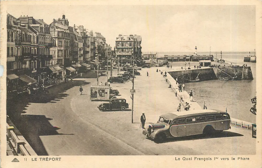 Le Tréport — Vue du Quai François 1er vers le phare — CH des Arts Photomécaniques - Recto