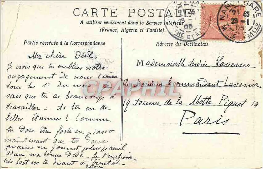Dois crianças em um jardim — pedindo alho-poró — P.A.W. PARIS - Verso