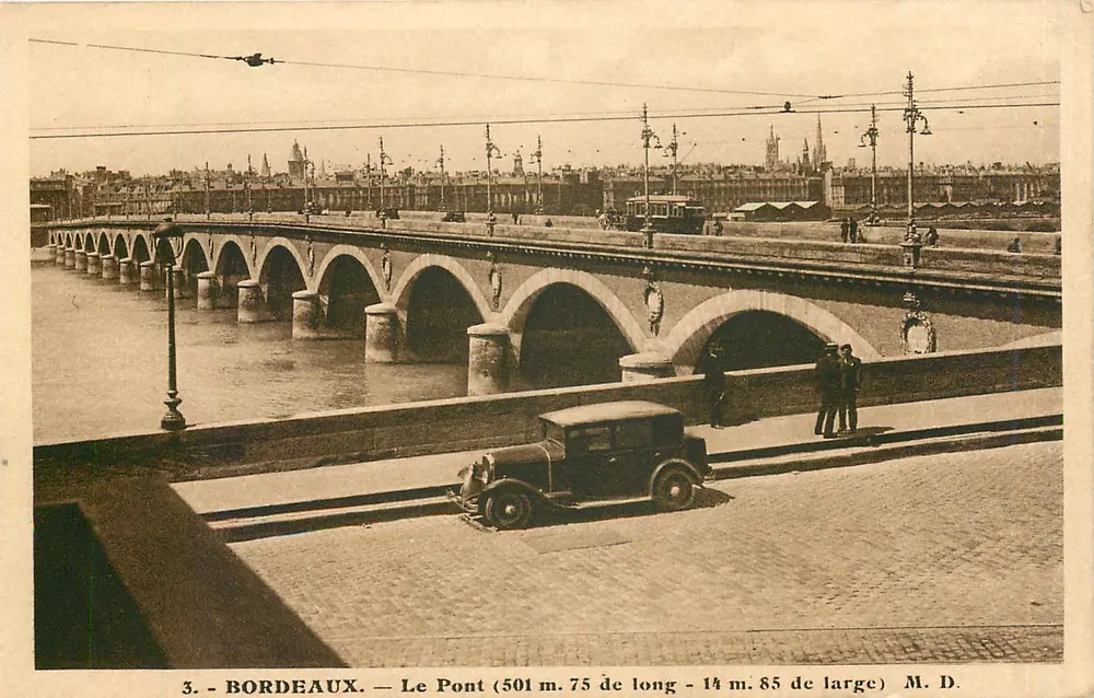 Bordeaux — O Pont (501 m. 75 de long - 14 m. 85 de larga) — M. D. - Frente