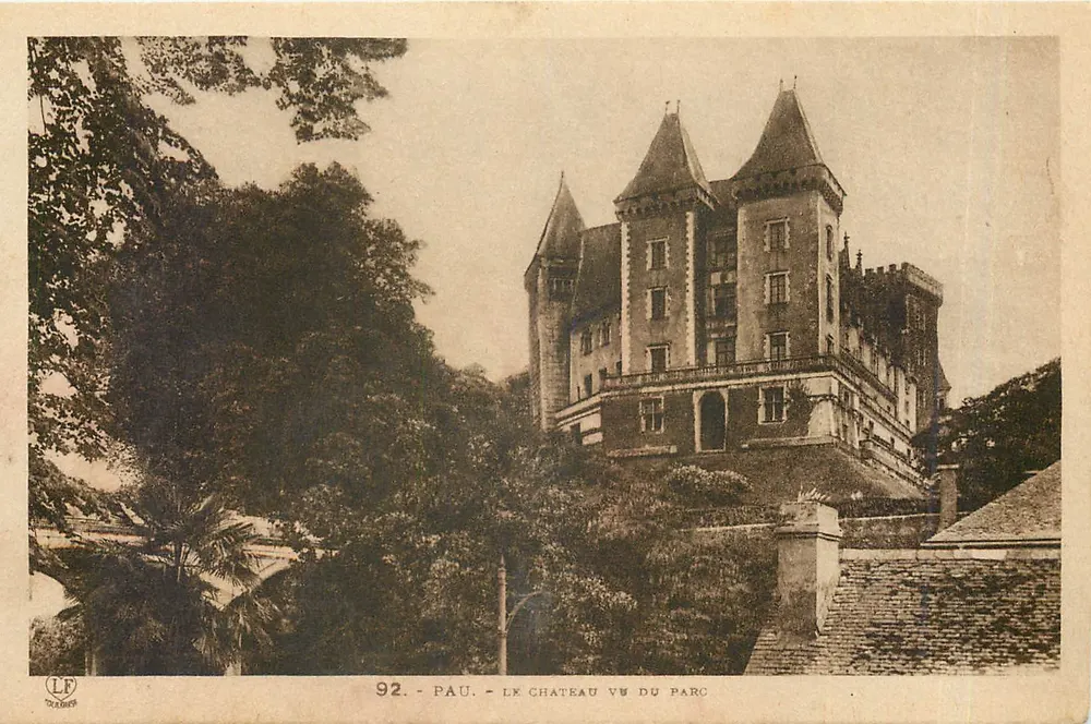 Pau - O Castelo visto do parque — editor Lardouche Frères & Toulouse, n° 92 - Frente