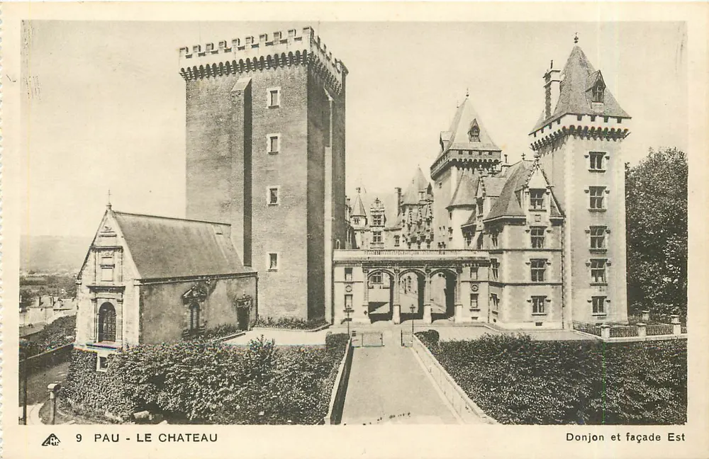 Pau - O Castelo — Torre de Menagem e Fachaleta Leste - Frente