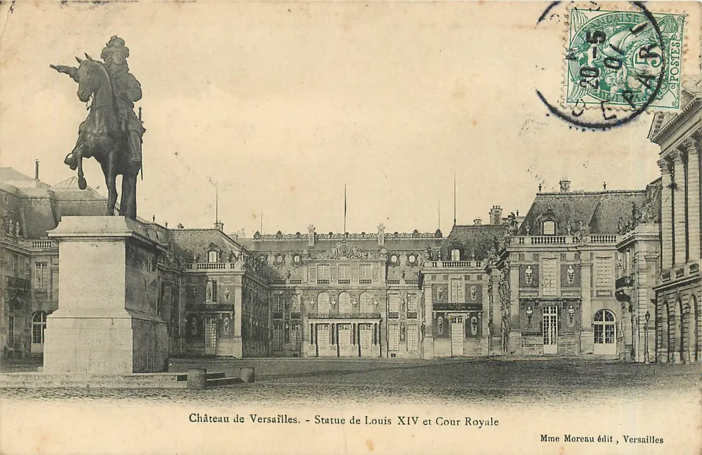 Château de Versailles - Statue de Louis XIV et Cour Royale — Mme Moreau édit, Versailles - Recto
