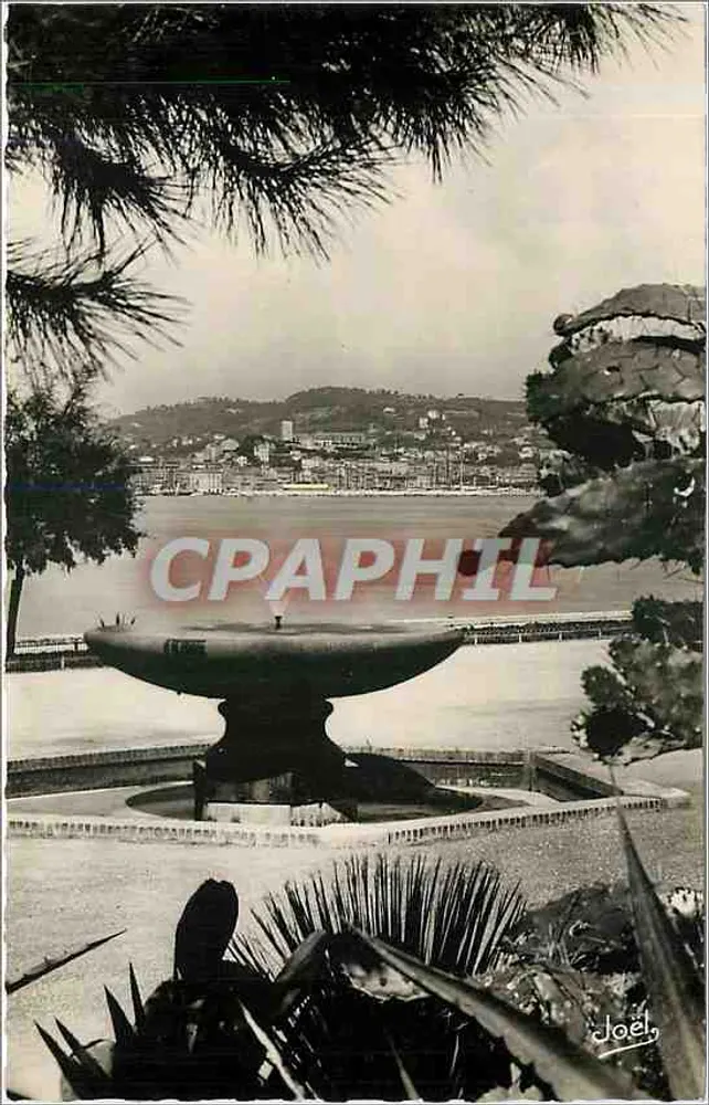 Cannes - Le Suquet vu du Parc Albert Ier — Éditions Françaises, n° 2260 - Recto