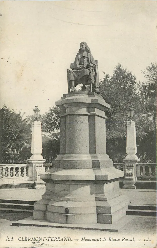 Clermont-Ferrand — Monument de Blaise Pascal — LL. - Frente