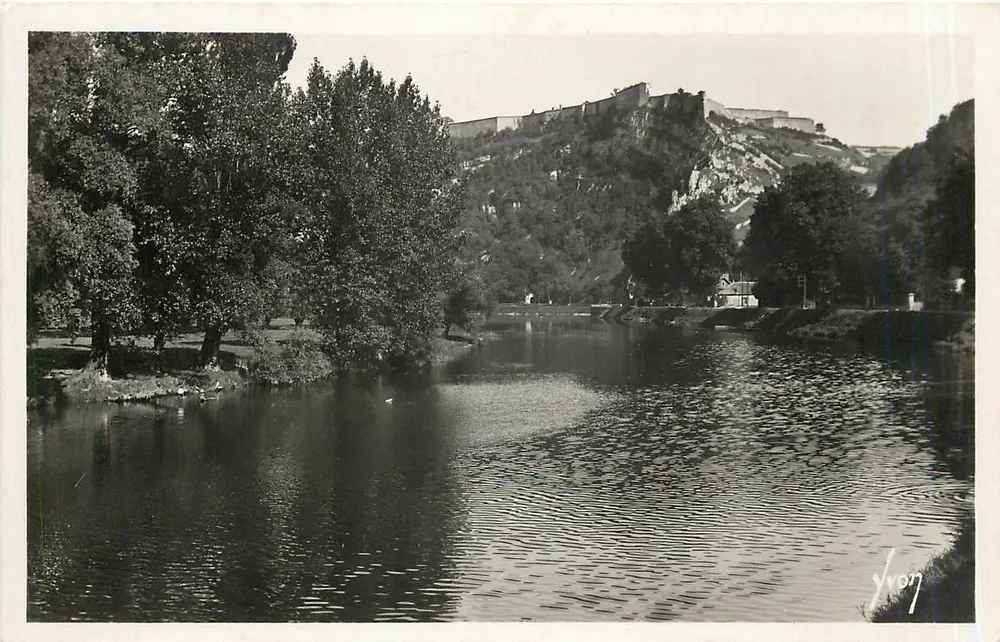Besançon — O Doubs e a Cidadela — Edições de Arte 'Yvon', n° 1086 - Frente