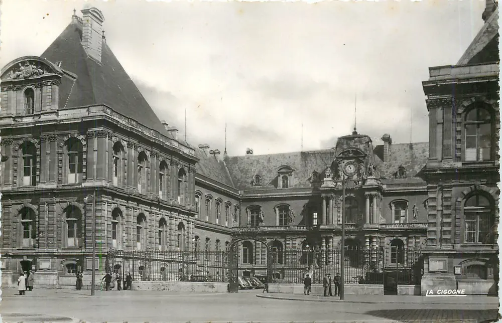 Amiens (Somme) — Hotel de Ville — Ed. « La Cigogne » - Frente