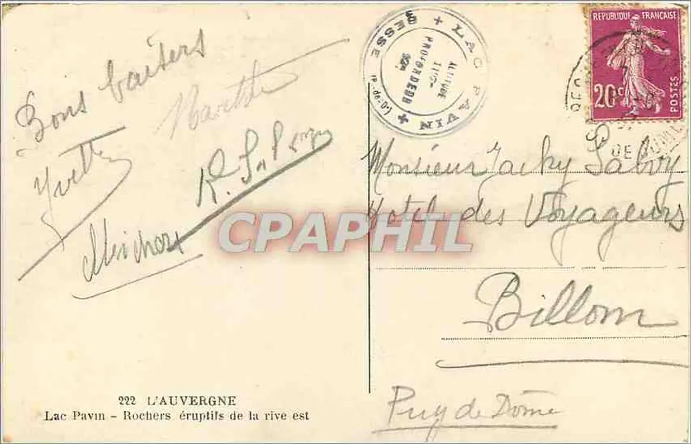 Lac Pavin — Rochers éruptifs de la rive est — G.d'O. - Verso