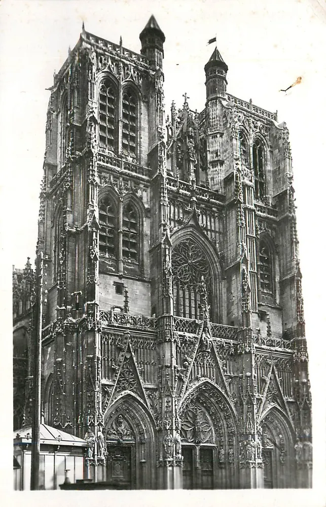 Abbeville (Somme) — View of the Cathedral — G. Reant, Publisher, Paris - Front