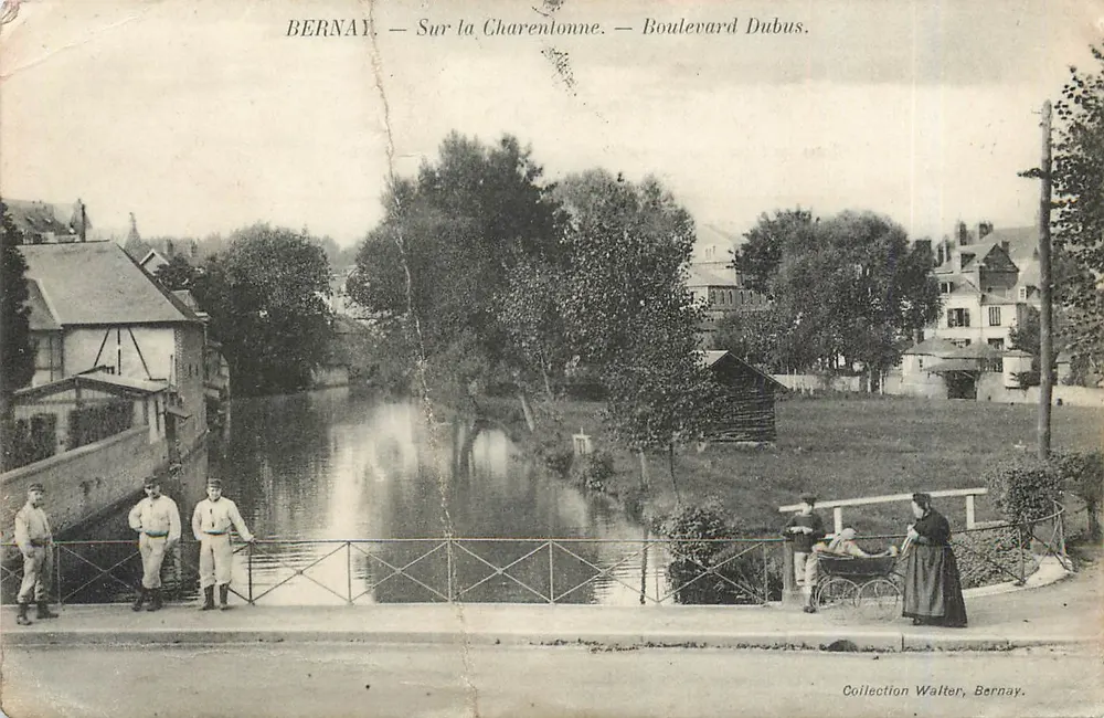 Bernay — Sur la Charentonne — Boulevard Dubus. — Collection Walter, Bernay. - Awers