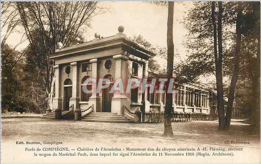 Floresta de Compiègne — Claro da Armistício — Monumento do vagão do Marechal Foch - Frente