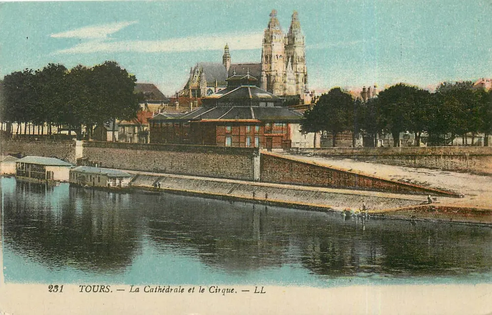 Tours — A Catedral e o Circo — LL - Frente