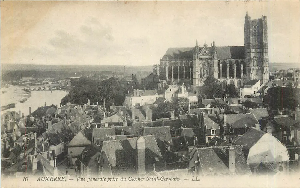 Auxerre — Vue générale prise du Clocher Saint-Germain — LL, n°10 - Recto